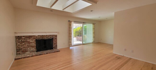 Building Photo - Lovely 4 Bedroom home in UTC  with large b...