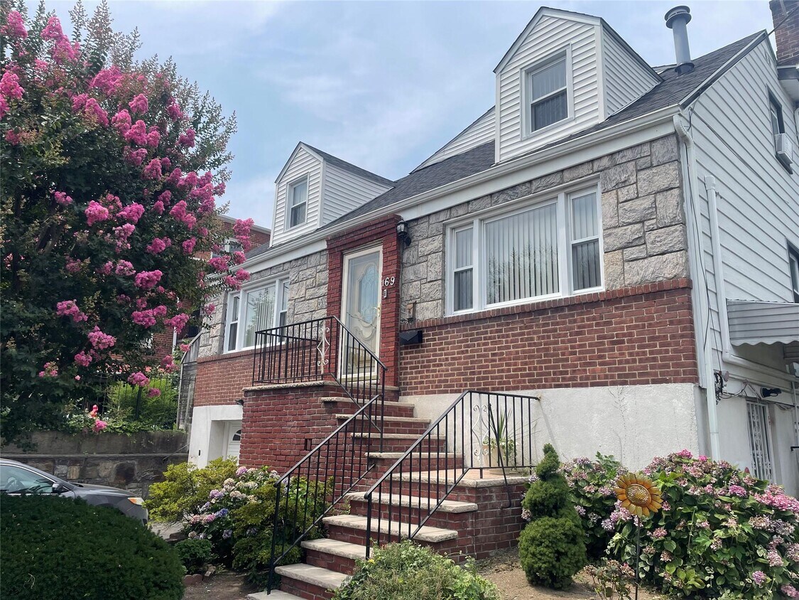 Foto principal - 169 Trenchard St