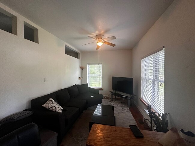 Foto del edificio - 1534 S Gadsden St