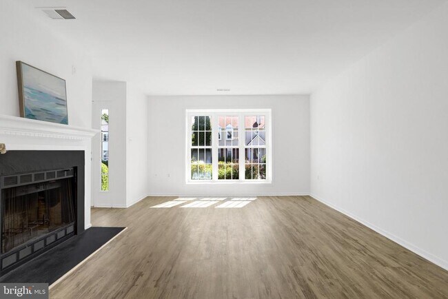Foto del edificio - 7825 Harrowgate Cir