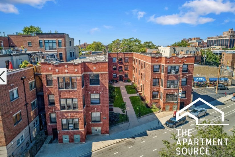 Photo - 2886 N Clark St (Chicago, IL)
