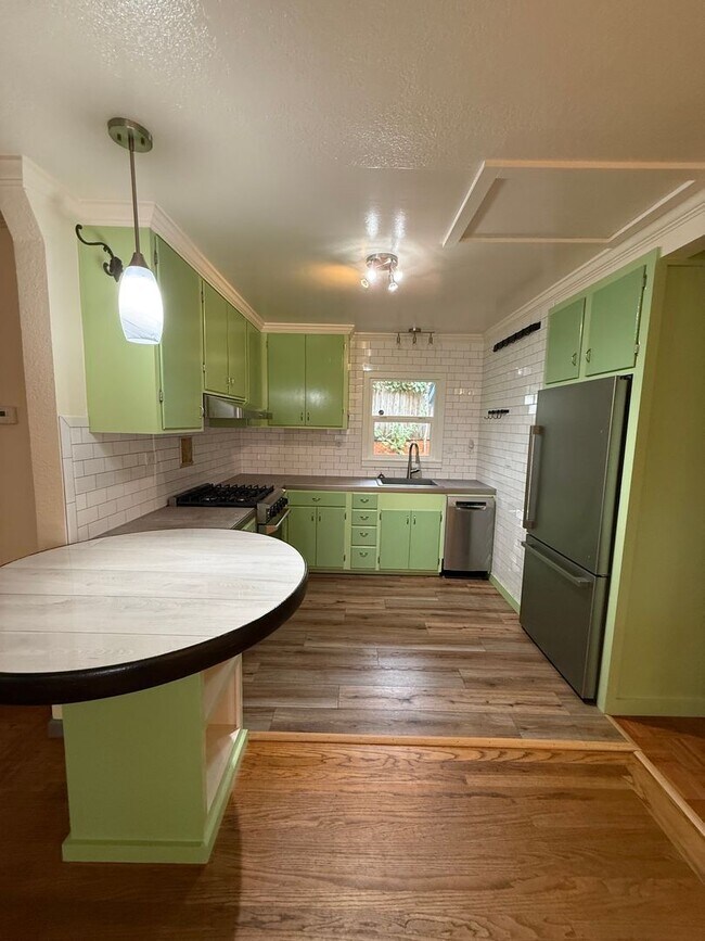 Foto del edificio - 3 Bedroom/ 2 bathroom Home in Cotati