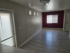 Building Photo - 5270 Paradise Skies Ave