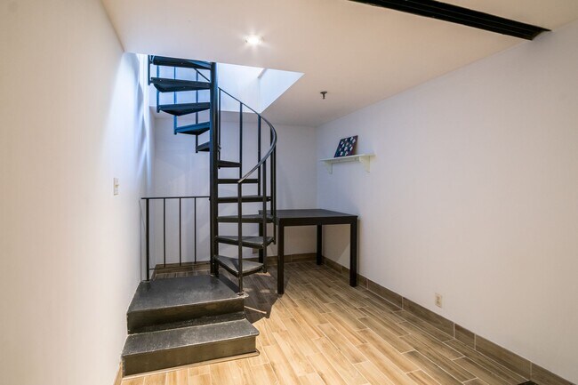 Building Photo - Washington Square West Condo