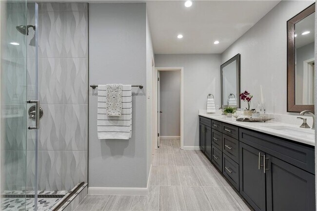 Building Photo - Stunning remodel in Balcones Woods