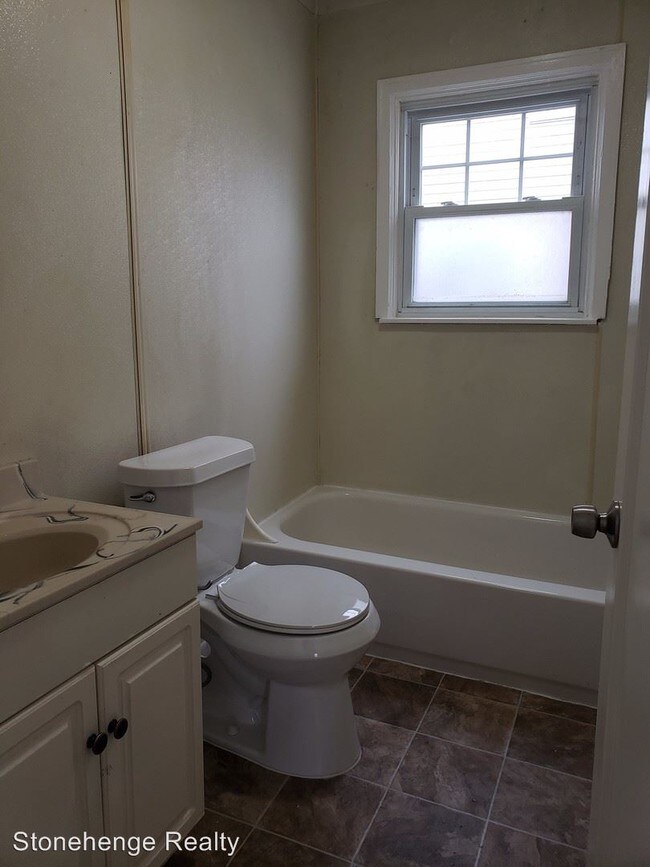 Building Photo - 3 br, 1 bath House - 1030 Hawk