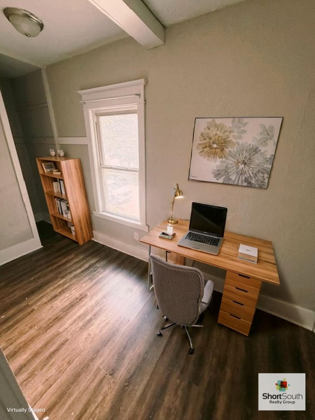 Foto del edificio - Updated 2 bed 1 bath upper apartment
