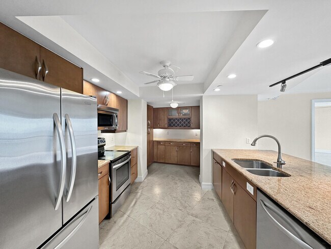 Building Photo - 3000 N Ocean Dr