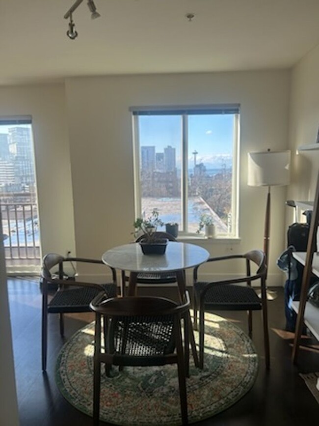 Building Photo - New Pricing! Large 1bed x 1 bath with epic...