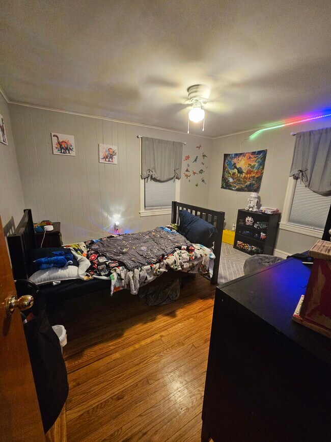 Dormitorio # 1 - 1058 Post Rd