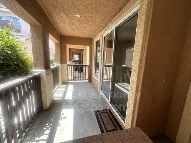 Building Photo - 926 Camino De La Reina