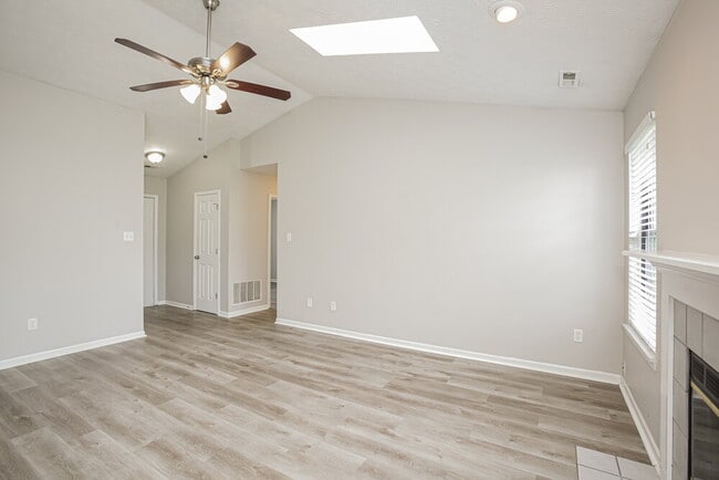 Foto del edificio - 5040 Harpers Ln