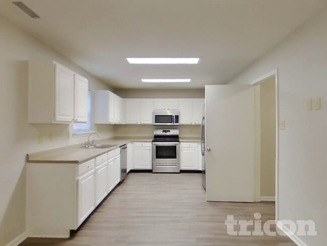 Building Photo - 2322 Edgewater Cir