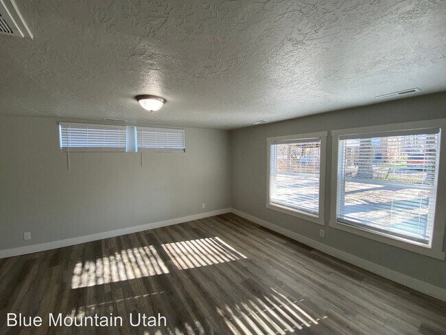 Building Photo - 2 br, 1 bath House - 1292 E 5600 S