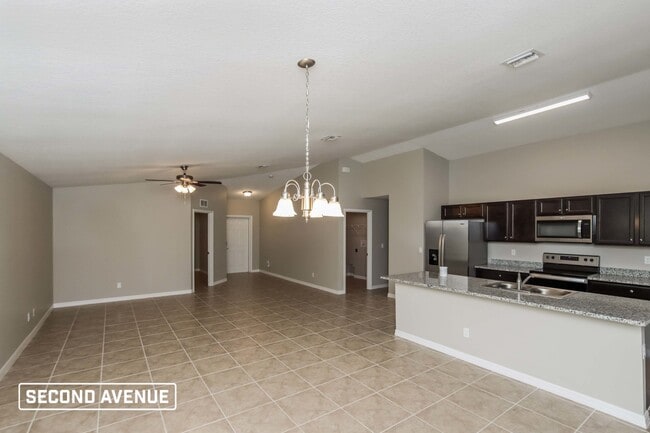 Building Photo - 1426 Paramount Ave SE