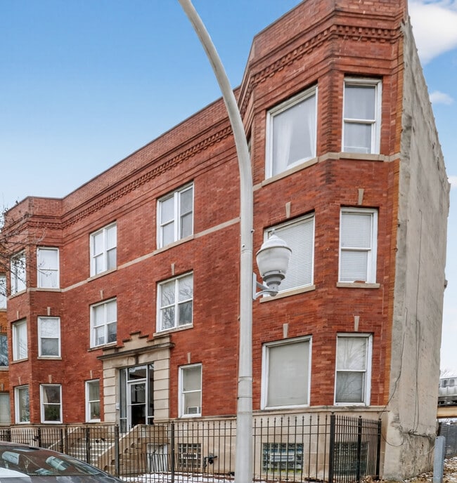 Building Photo - 4622 S Calumet Ave