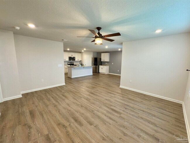 Building Photo - 5260 Peach Dr