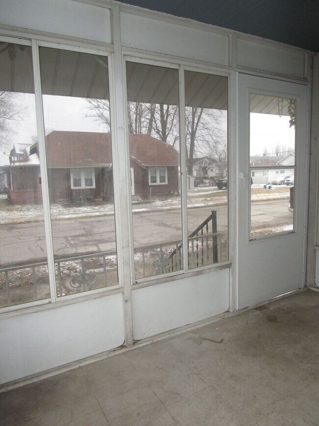 Foto del edificio - Corner Lot Home 3 Bedroom/ 1 Bathroom