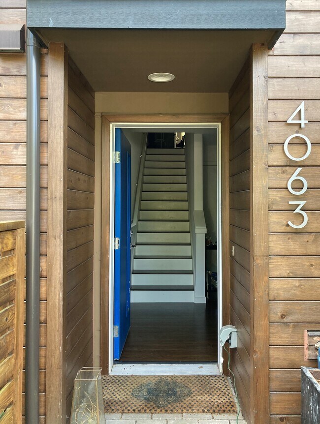 Building Photo - 4063 NE 50th St