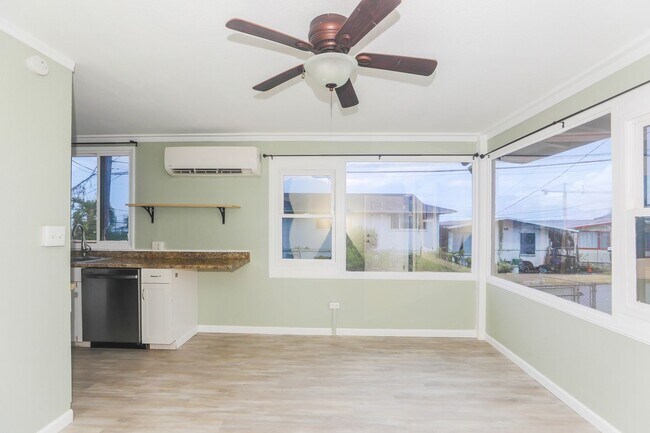Foto del edificio - 2 Bedroom, 1 Bathroom, 2 Parking Home with Solar Panels + A/C!