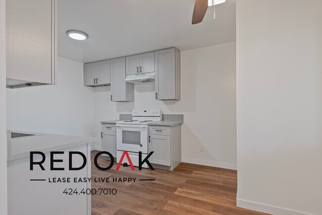 Foto del edificio - ~1 Month FREE~ Top Floor One Bedroom with ...