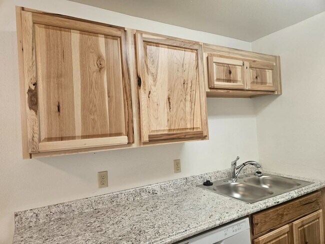 Foto del edificio - Juniper Court Apartments