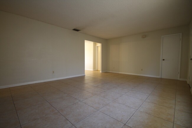 Foto del edificio - AMAZING 3 Bedroom 2 Bathroom Home In Orlando!