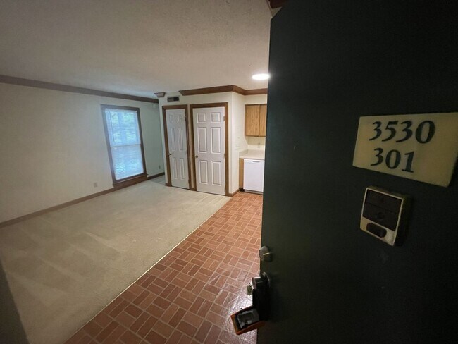 Foto del edificio - 3530-301 Ivy Commons Drive