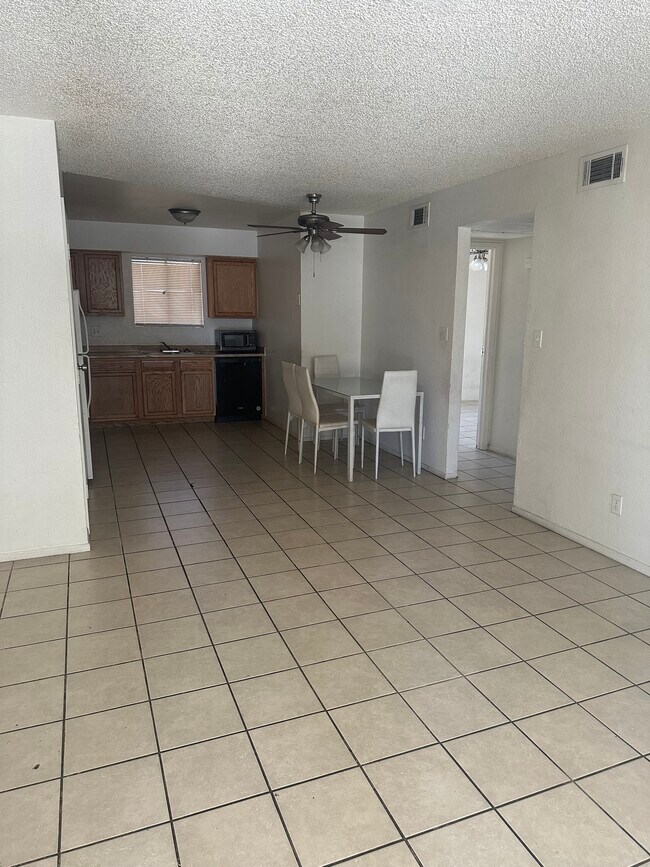 Foto del edificio - 465 W Ivyglen St