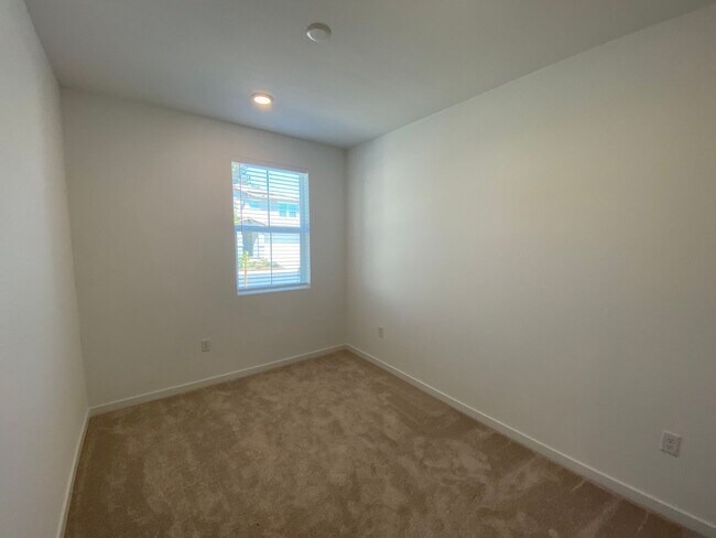 Foto del edificio - Brand New Build in Great Location and New ...