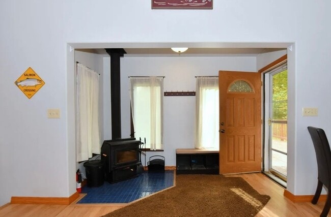 Foto del edificio - Single-Family 1 Bed Home | Available June 8 | Dog Friendly