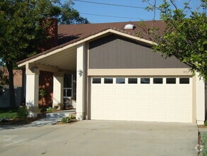 Building Photo - 955 Wren Way