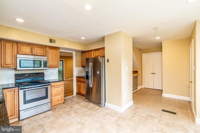 Building Photo - 3134 Delburne Ct