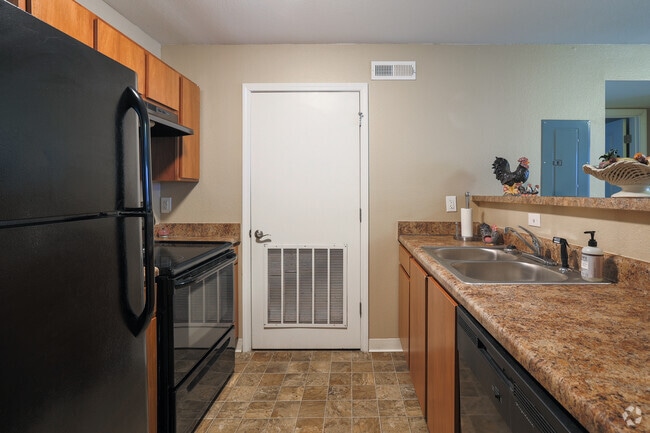 2BR, 2BA - 720SF - Kansas Villas