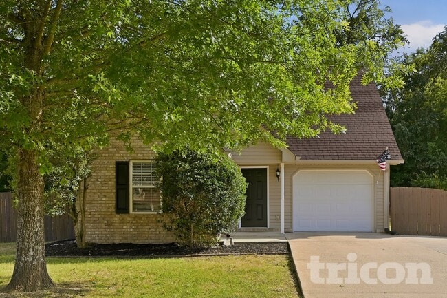 Building Photo - 141 Sara Cir