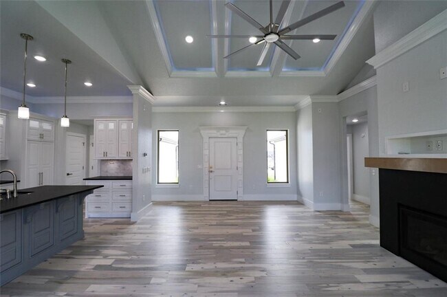 Building Photo - 1720 Ella Pl