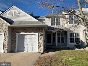 Building Photo - 1123 Meadows Dr