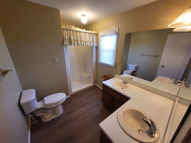 Foto del edificio - 1172 Reedy Creek Rd