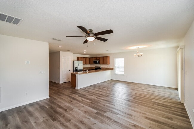 Building Photo - 7573 Sunnydale Ln