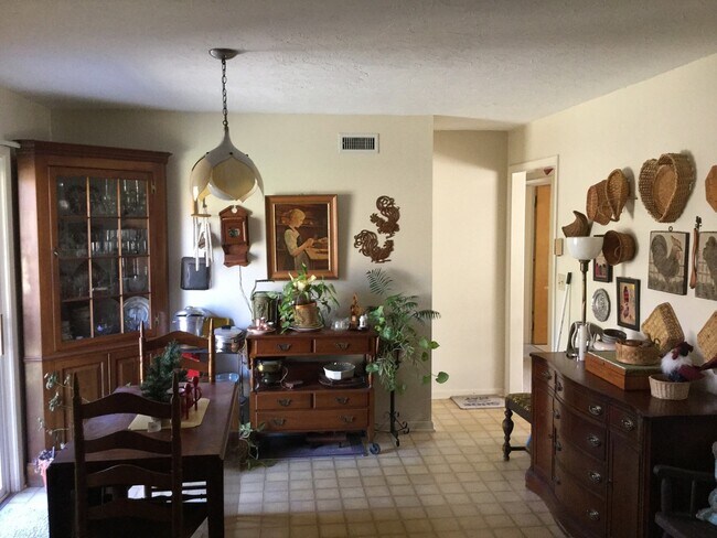 Foto del edificio - 3 Bedroom 2 Bathroom Home in Hendersonville!!