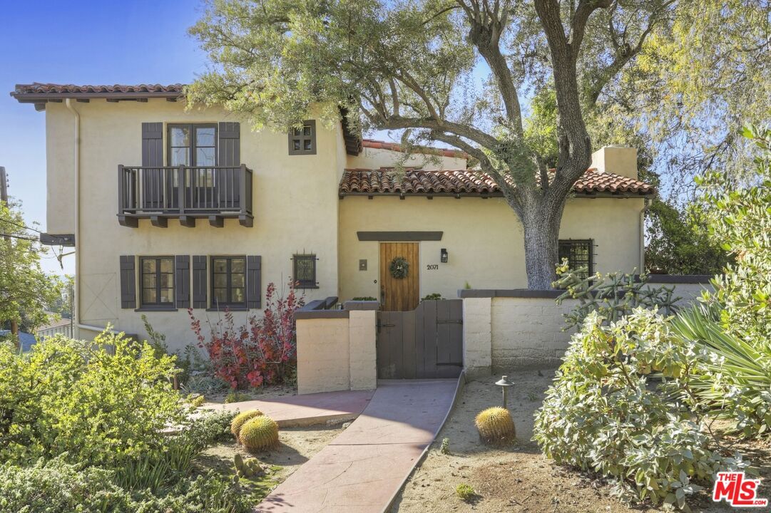 Primary Photo - 2071 Escarpa Dr