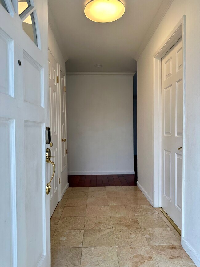 Foto del edificio - 1717 Gladstone Ave