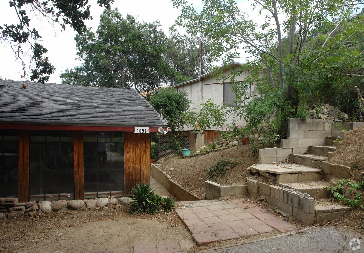 Building Photo - 1089-1091 Loma Ln