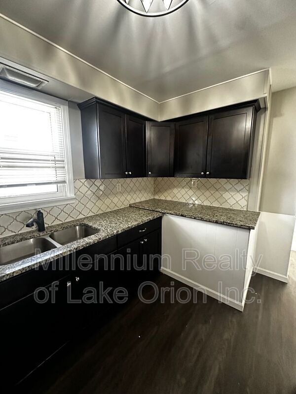 Foto del edificio - 111 W Cornell Ave