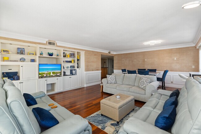 Foto del edificio - 3000 Holiday Dr