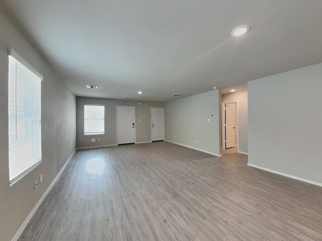 Foto del edificio - 5719 Leon Pl