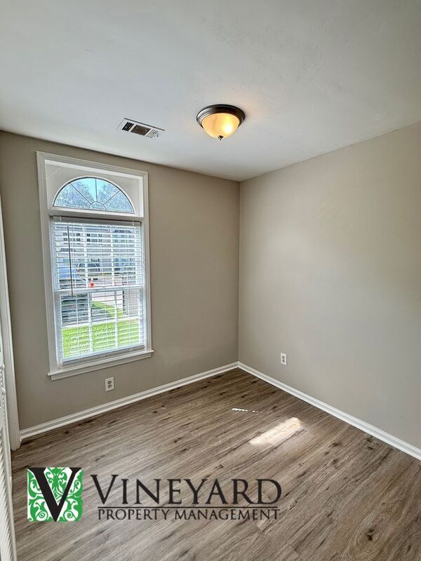 Building Photo - 4891 Jenny Dr