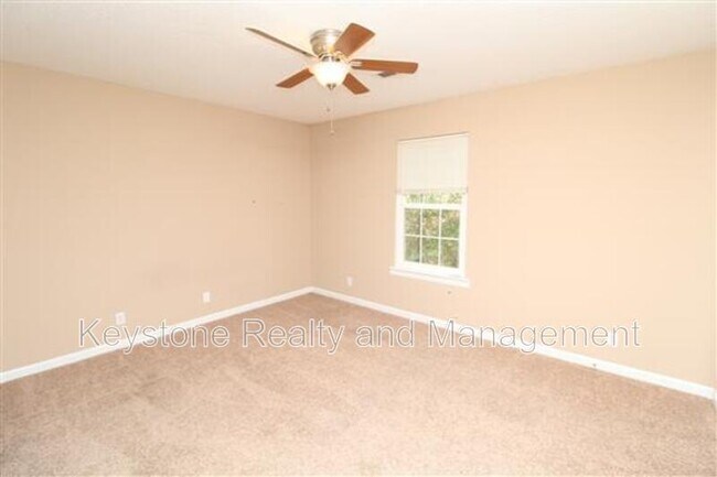 Foto del edificio - 2446-B Caroline Dr