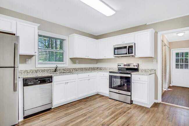 Foto del edificio - 5449 Rock Springs Rd