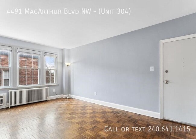 Foto del edificio - 4491 MacArthur Blvd NW